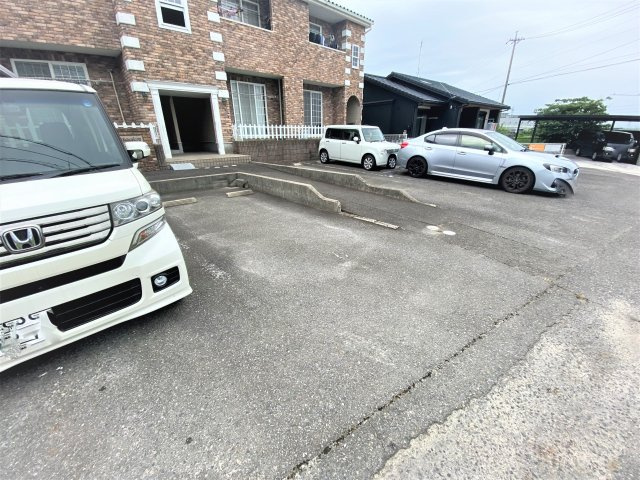 オラシオンの駐車場