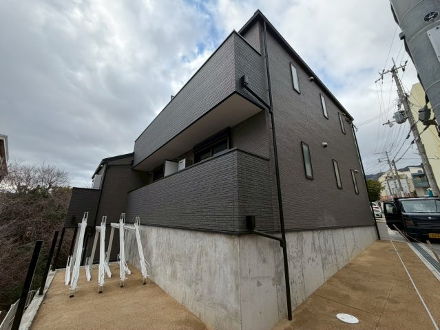 サンビルダープラス高羽ガーデンの外観