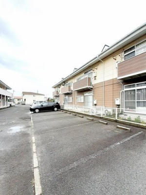 【駐車場】 | ドミール・マイン | 駐車場に車を止められます