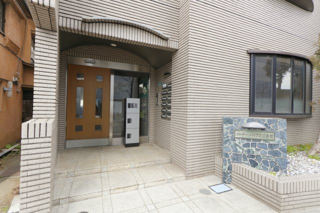 ガーデンハウス壱番館のエントランス