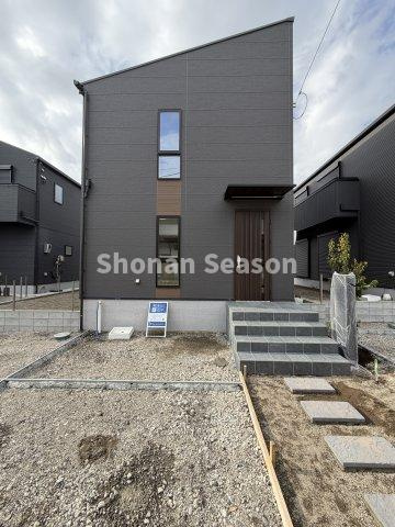 【区画図】 | 置き配に心配が残るお客様も安心！玄関には「宅配BOX」を完備◎
お好きなタイミングで荷物の受け取りも可能です♪