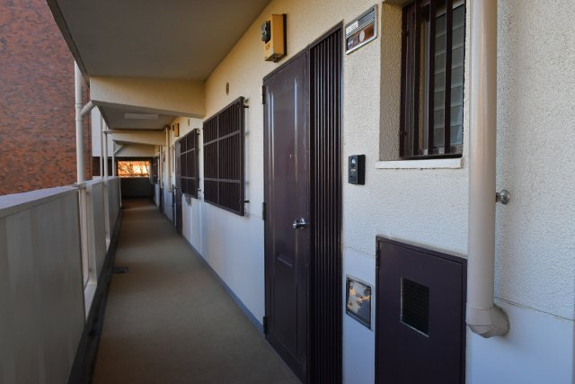 府中市住吉町２丁目の中古マンションの玄関