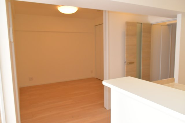 府中市住吉町２丁目の中古マンションの洋室