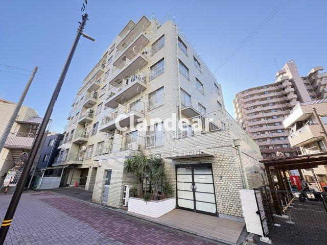 梅島コーポの外観|ドキドキの新生活も、安心してスタート。ぴったりの住まいを見つけませんか？クランディアが一緒に住まい選びをサポートします‼　まずは、お気軽にお問合せください　＃クランディア