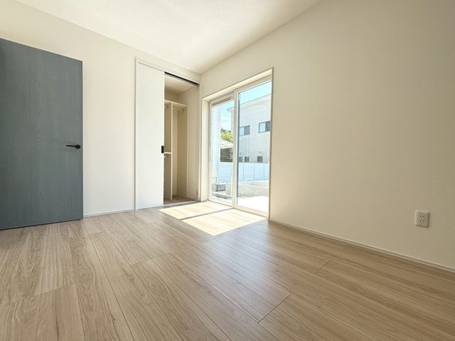 新築戸建　大垣市東町　全6区画分譲の洋室|奥行のあるウォークインクローゼットは収納方法自由自在。家族の成長に合わせた収納が可能です。