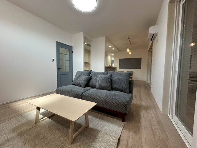 新築戸建　大垣市東町　全6区画分譲の居間・リビング|リビングの大型家具・証明プレゼント！すぐに新生活が始められます！