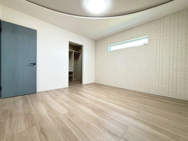 新築戸建　大垣市東町　全6区画分譲の寝室|奥行のあるウォークインクローゼットは収納方法自由自在。家族の成長に合わせた収納が可能です。