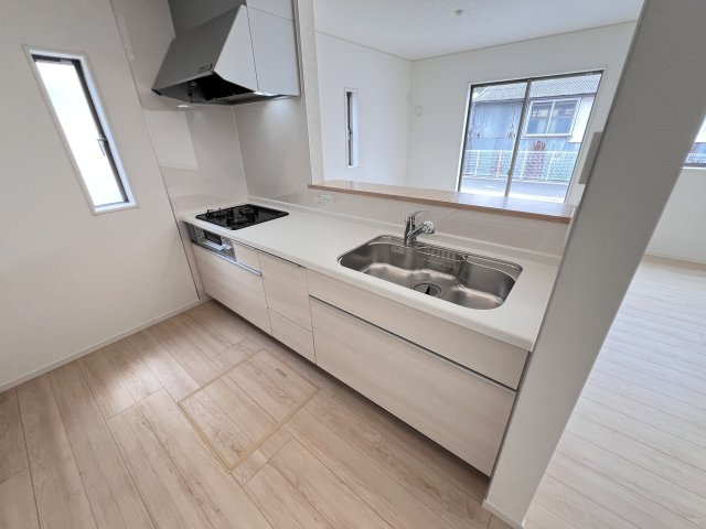 新築　高崎市吉井町吉井川第3　クレイドルガーデン　2号棟のキッチン|　間口2550ｍｍで作業スペースも広々！換気扇も汚れが付きにくくお掃除がし易い設計です。
