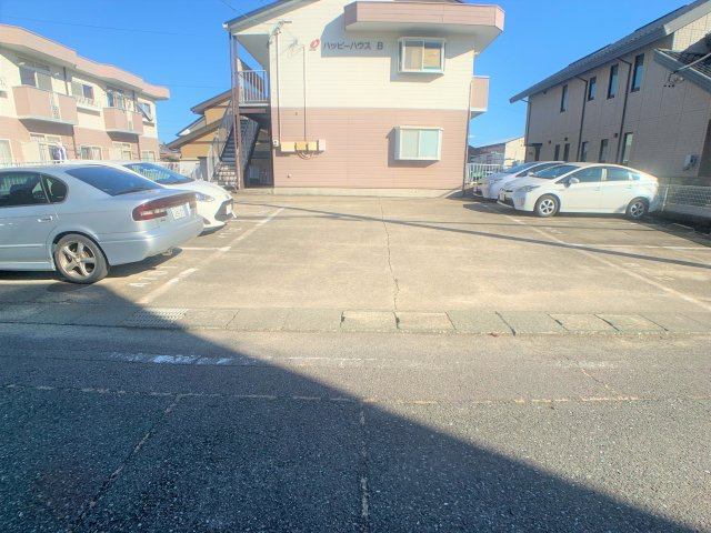 ハッピーハウスAの駐車場
