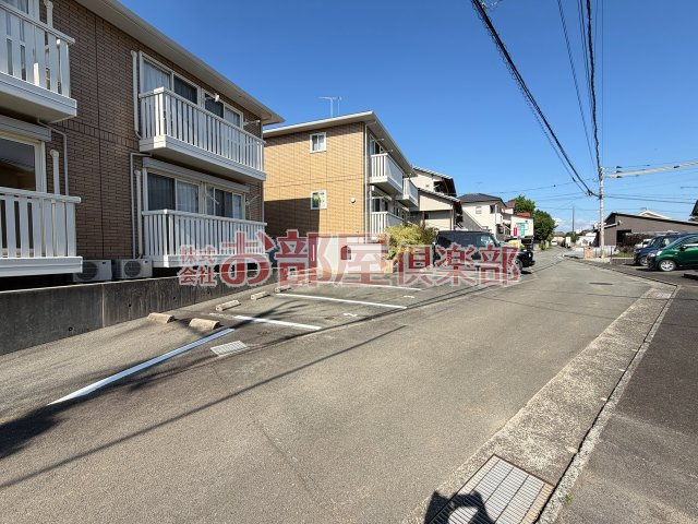 コルリスB棟の駐車場|駐車場があります
