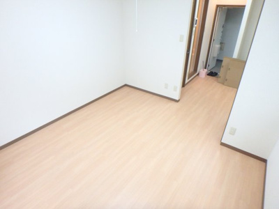 【寝室】 | フルール甲東 | 広くて明るい寝室