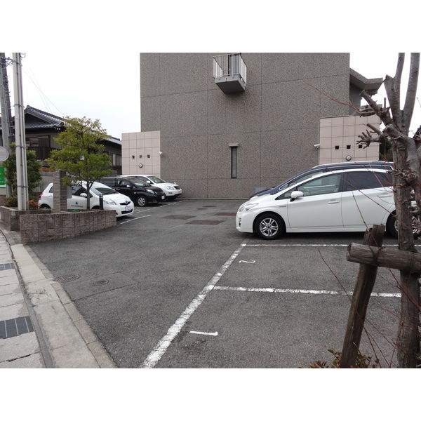 ヒルサイドガーデンの駐車場
