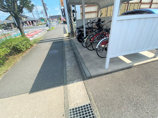 メゾンド・ラポールの駐車場