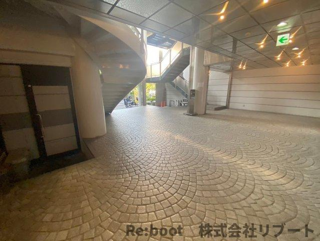 和紅ビルのロビー