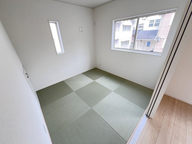 新築　高崎市吉井町吉井川第3　クレイドルガーデン　3号棟の和室|　リビング隣の和室はお子様の遊び部屋としてもちょうどいいですね♪							
					

