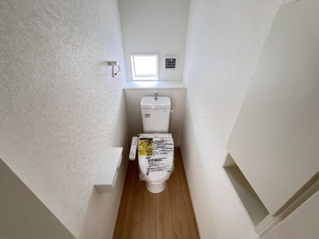 新築　高崎市吉井町吉井川第3　クレイドルガーデン　3号棟のトイレ|　節水タイプのウォシュレット付きトイレ、水道料節約に一役買います！
