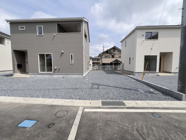新築　高崎市吉井町吉井川第3　クレイドルガーデン　3号棟の駐車場|　駐車スペースは縦列駐車2台分可能です！
