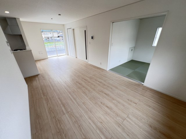 新築　高崎市吉井町吉井川第3　クレイドルガーデン　3号棟の居間・リビング|　18帖の広々リビングはご家族みんなでゆったりくつろげます♪

