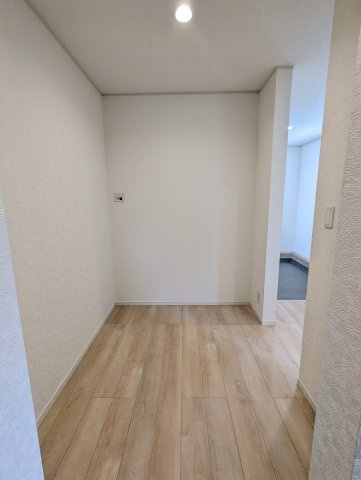 日立市久慈町　第25の洋室|ファミリークロークには備蓄品、災害用具、趣味のグッズもたっぷり収納できます