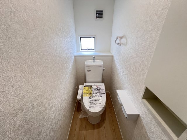 新築　高崎市吉井町吉井川第3　クレイドルガーデン　4号棟のトイレ|　節水タイプのウォシュレット付きトイレ、水道料節約に一役買います！
