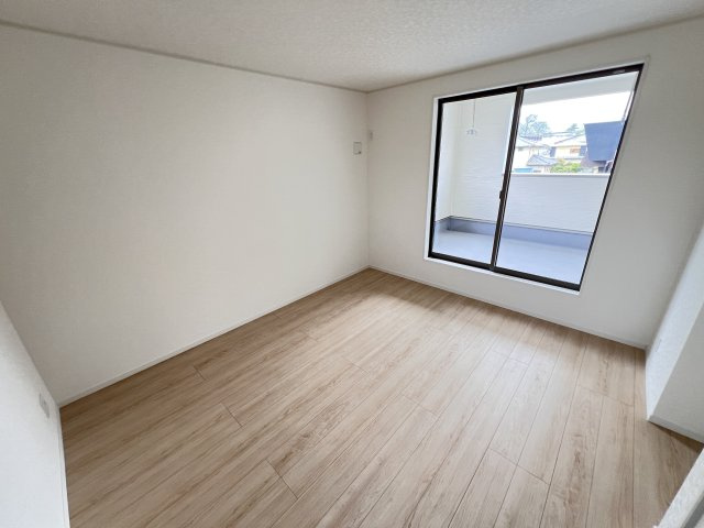 新築　高崎市吉井町吉井川第3　クレイドルガーデン　4号棟の洋室|　日当たりと風通しの良い二面採光♪						
					
					
