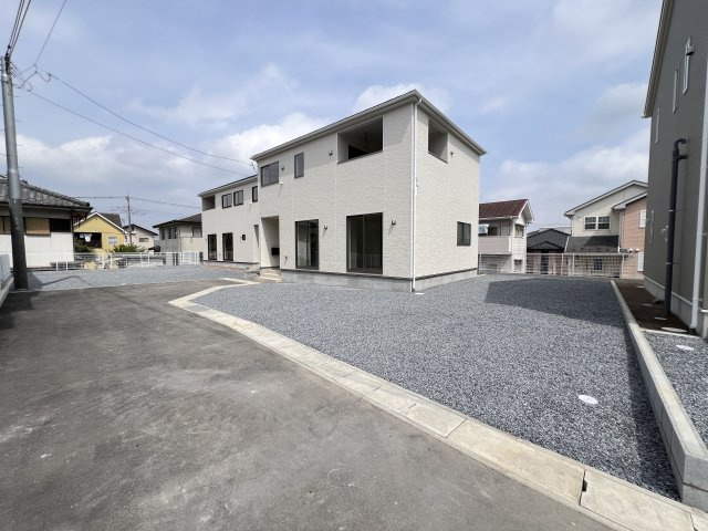 新築　高崎市吉井町吉井川第3　クレイドルガーデン　4号棟の駐車場|　駐車スペースは縦列駐車2台分可能です！
