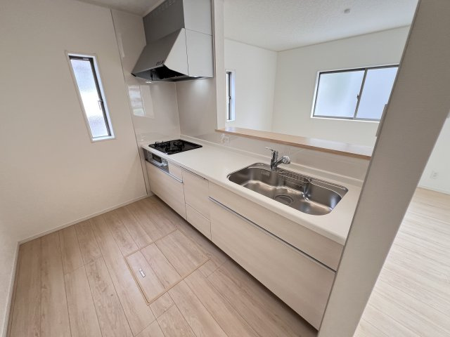新築　高崎市吉井町吉井川第3　クレイドルガーデン　4号棟のキッチン|　間口2550ｍｍで作業スペースも広々！換気扇も汚れが付きにくくお掃除がし易い設計です。
