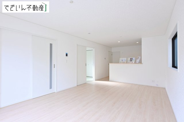 【居間・リビング】 | CRADLE GARDEN熊谷市赤城町第3　新築住宅 | ≪1号棟≫
現地(2026年4月撮影)