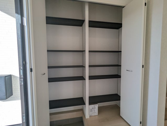 日立市久慈町　第25の収納|シューズボックスは家族全員の靴が収納でき、いつでも玄関はすっきり！