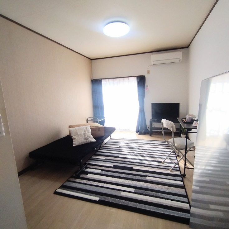 ハイツフォーチュンの居間・リビング|テレビ・ベッドも完備！※不要なものがありましたら事前にお申し出ください！