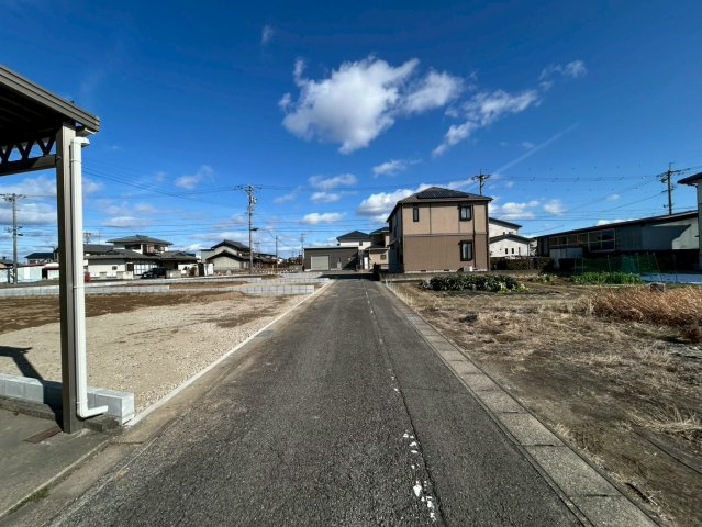 【商談中】リーブルガーデン　江南市河野町第2　全3区画分譲の前面道路含む現地写真|「現地（2026年1月31日）撮影」　　
■前面道路　
■ヤマダ不動産　株式会社リライフ