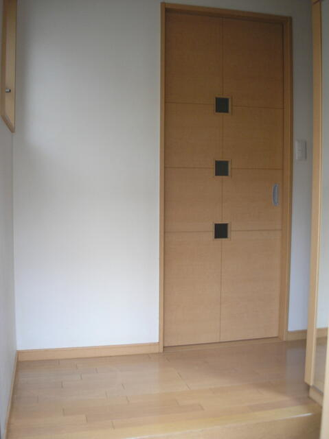 メイプルテラスの玄関