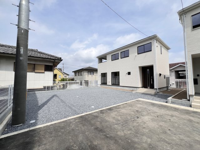新築　高崎市吉井町吉井川第3　クレイドルガーデン　5号棟の前面道路含む現地写真|　南側接道幅員約4.2ｍ　
