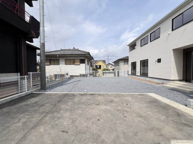 新築　高崎市吉井町吉井川第3　クレイドルガーデン　5号棟の駐車場|　駐車スペースは並列2台分可能です！
