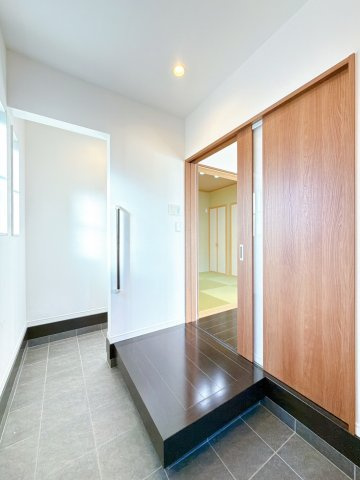 【玄関】 | 高崎市吉井町吉井　中古住宅