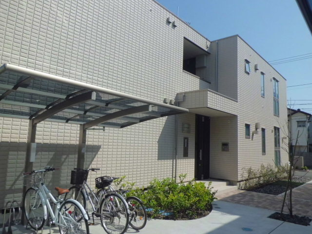 Ｌａｓ Ｆｌｏｒｅｓ２のエントランス|屋根付自転車置場