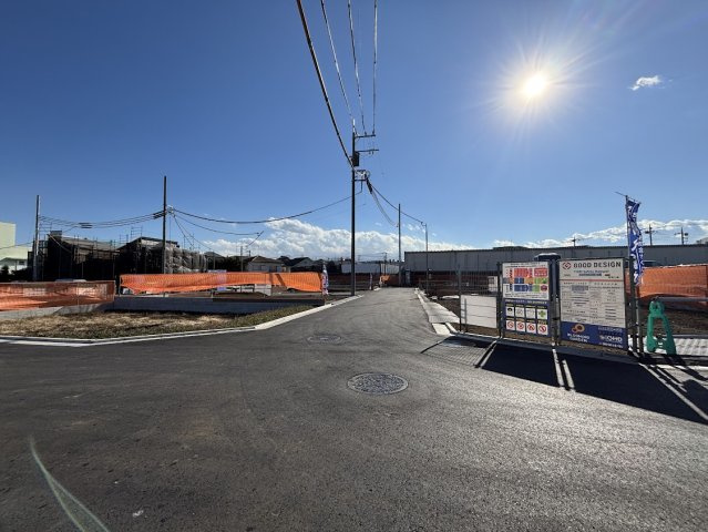八王子市石川町16区画新築分譲住宅の前面道路含む現地写真|ほぼ居住世帯の方利用の道路なので、お子様の外遊びも安心、夜も静かです。