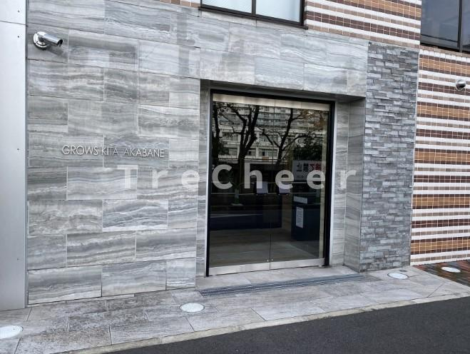 グロウズ北赤羽のエントランス