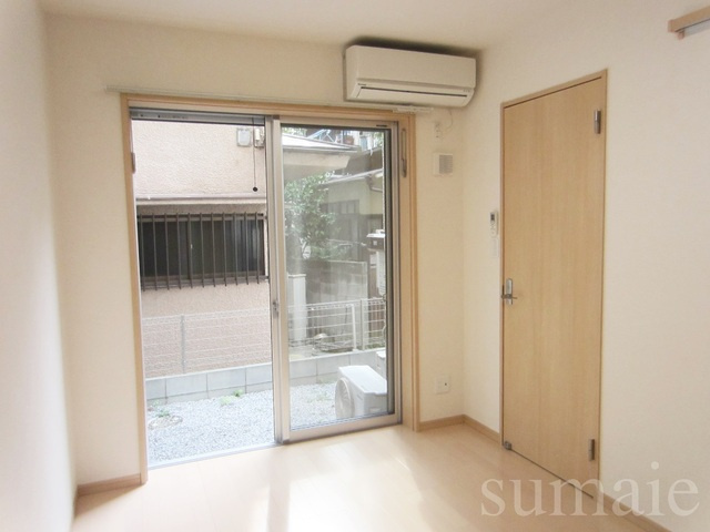 ドミール十条の居間・リビング|日当たりのよいお部屋です♪