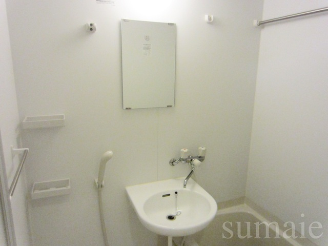 ドミール十条の洗面所|鏡付きの洗面台！