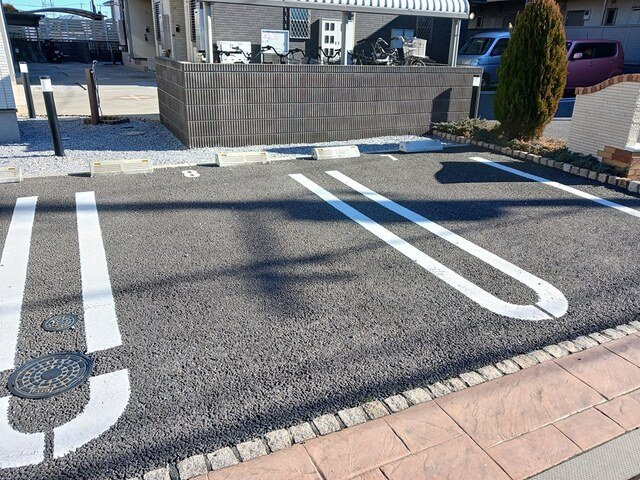 スカイガーデンＡの駐車場