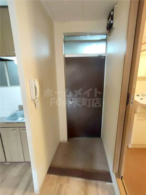 【玄関】 | ヴィラナリー港晴 | 収納もある玄関です