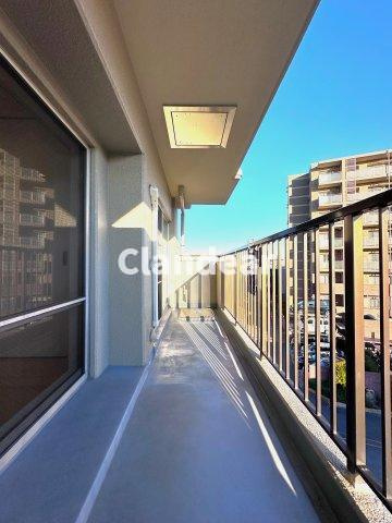 ベルシャトゥ谷塚のバルコニー|ドキドキの新生活も、安心してスタート。ぴったりの住まいを見つけませんか？クランディアが一緒に住まい選びをサポートします‼　まずは、お気軽にお問合せください　＃クランディア