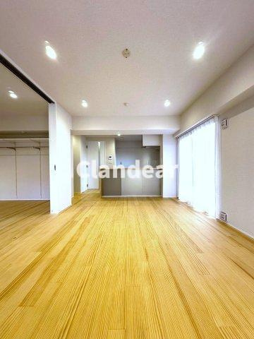 ベルシャトゥ谷塚の居間・リビング|ドキドキの新生活も、安心してスタート。ぴったりの住まいを見つけませんか？クランディアが一緒に住まい選びをサポートします‼　まずは、お気軽にお問合せください　＃クランディア