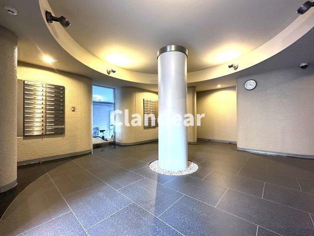 ベルシャトゥ谷塚のロビー|ドキドキの新生活も、安心してスタート。ぴったりの住まいを見つけませんか？クランディアが一緒に住まい選びをサポートします‼　まずは、お気軽にお問合せください　＃クランディア