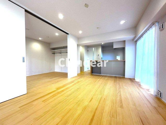 ベルシャトゥ谷塚の居間・リビング|ドキドキの新生活も、安心してスタート。ぴったりの住まいを見つけませんか？クランディアが一緒に住まい選びをサポートします‼　まずは、お気軽にお問合せください　＃クランディア