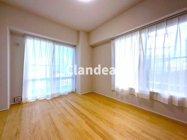 ベルシャトゥ谷塚の洋室|ドキドキの新生活も、安心してスタート。ぴったりの住まいを見つけませんか？クランディアが一緒に住まい選びをサポートします‼　まずは、お気軽にお問合せください　＃クランディア