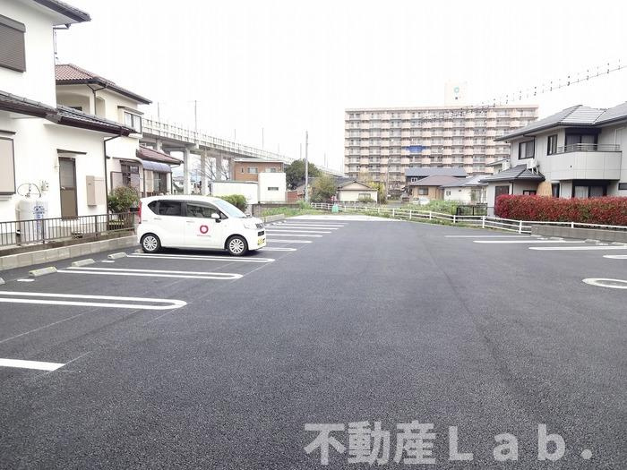 ディア・カーサ白藤の駐車場