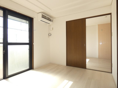 【洋室】 | パークサイドほそや | リビング横洋室