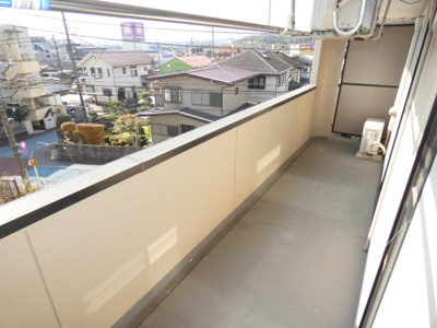 【バルコニー】 | パークサイドほそや | 開放的で明るい空間を演出してくれるバルコニーです